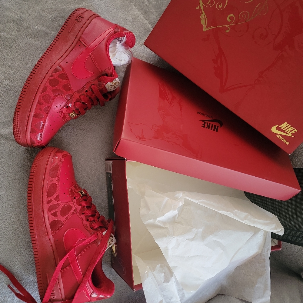 Nike Air Force 1 '07 Valentines Shoe "RARE" size 7